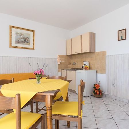 Apartment Milka Krk Town Eksteriør billede