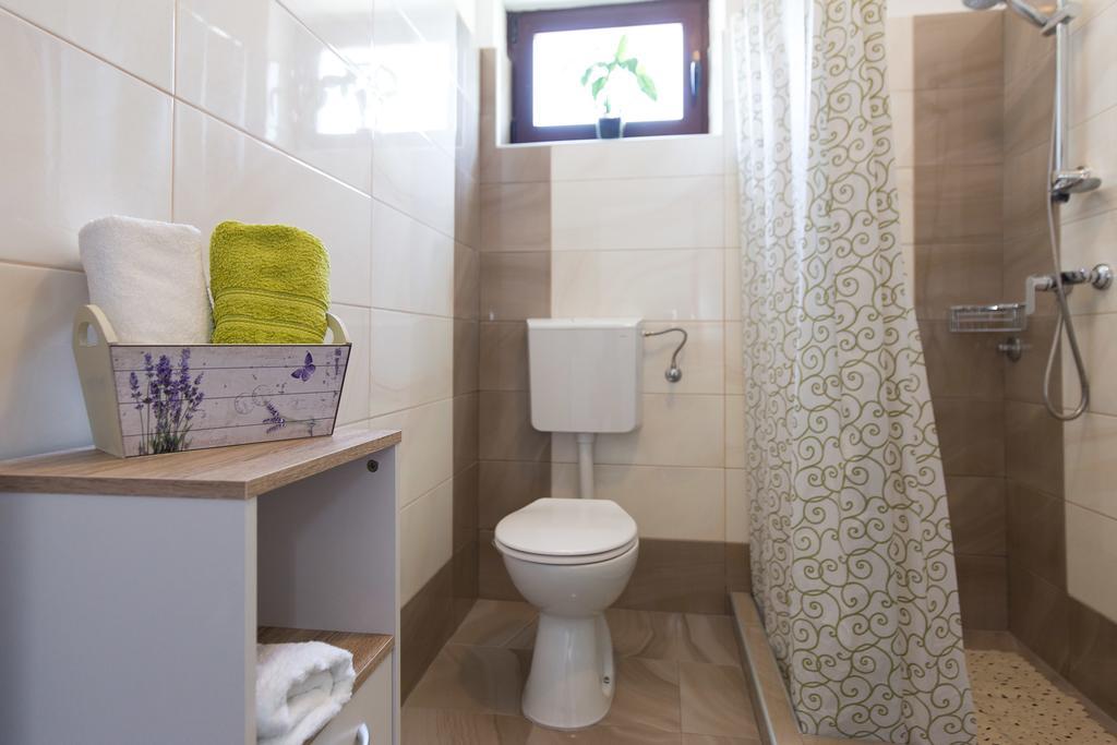Apartment Milka Krk Town Eksteriør billede