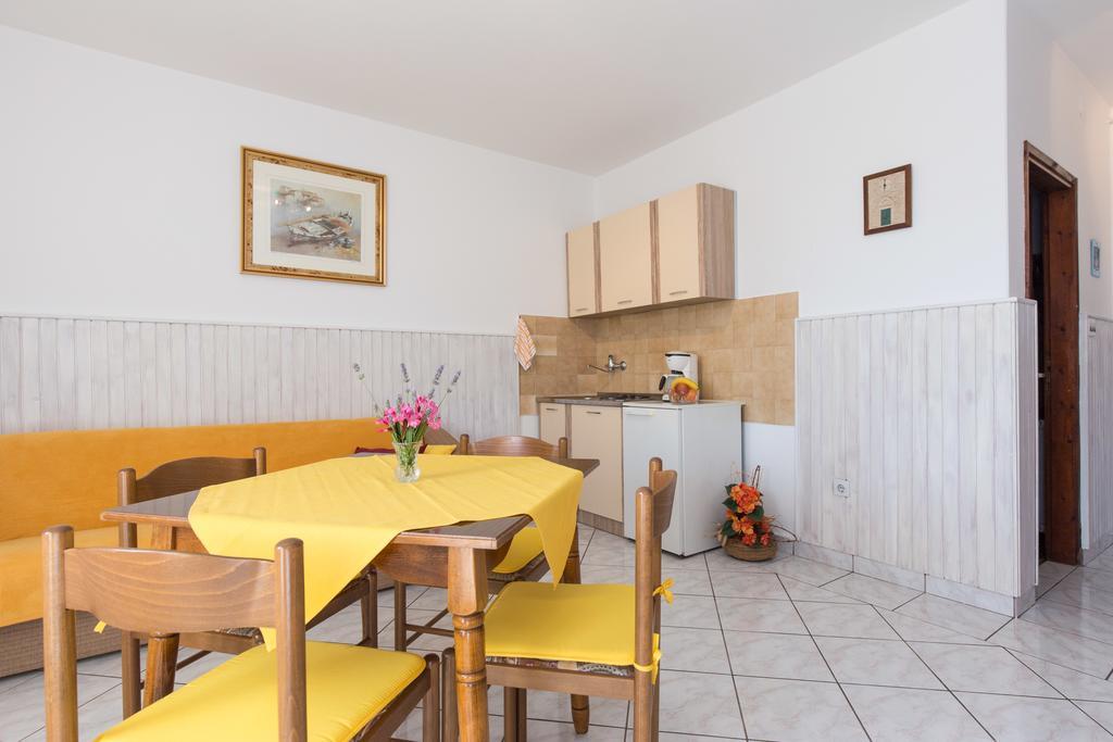 Apartment Milka Krk Town Eksteriør billede