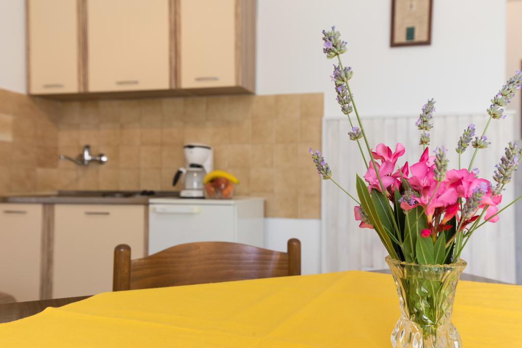 Apartment Milka Krk Town Eksteriør billede