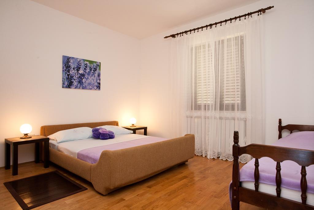 Apartment Milka Krk Town Eksteriør billede